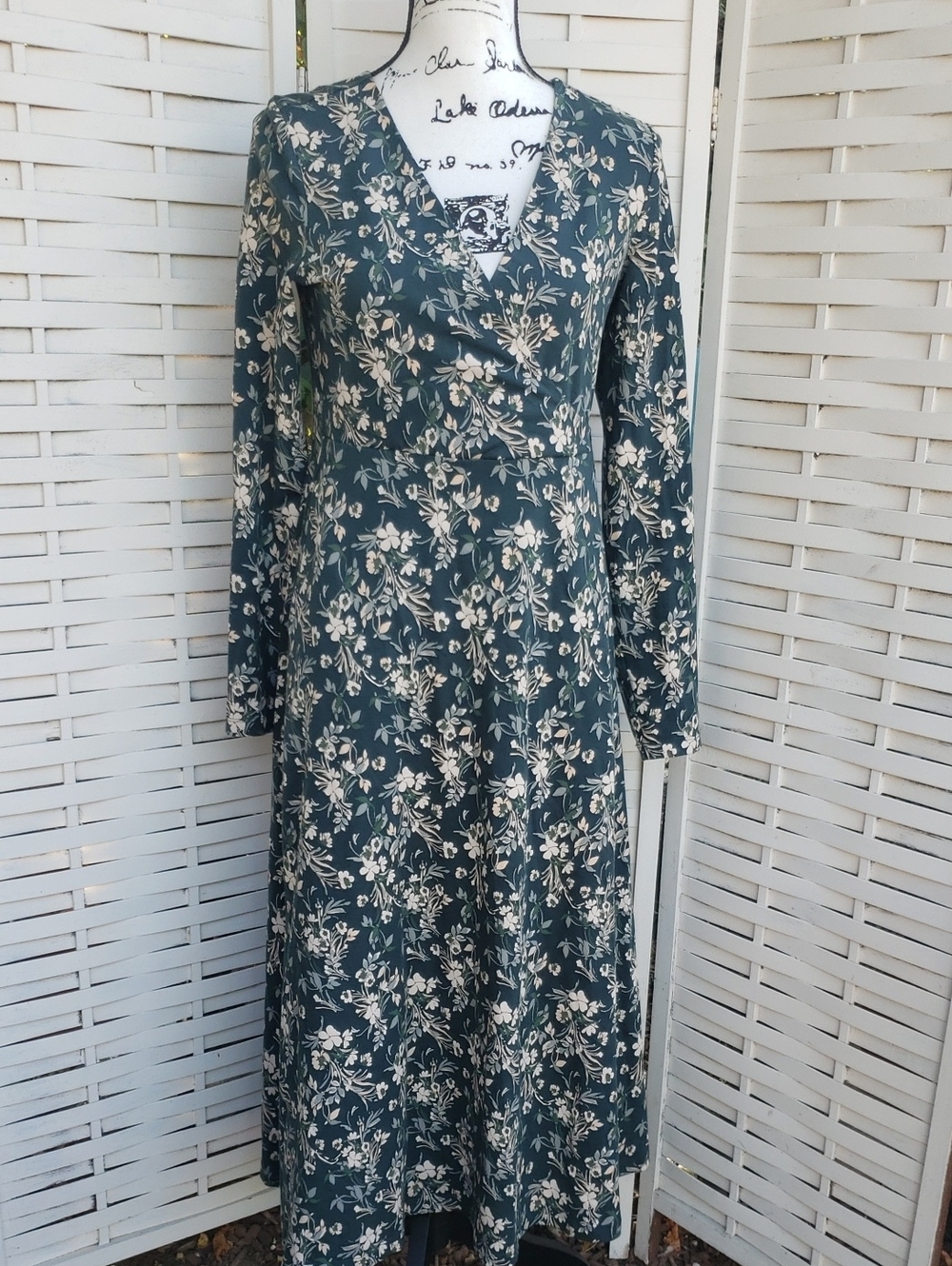 Pact Floral V-Neck Long Sleeve Maxi Dress in Green and Cream Size M